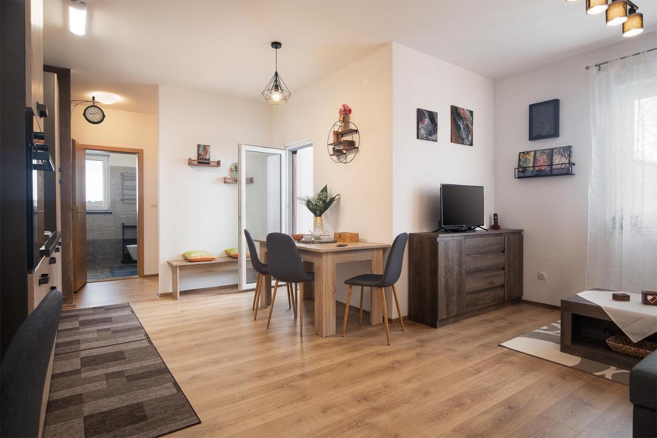 Apartment Little Gallery **** Rovinj Bagian luar foto