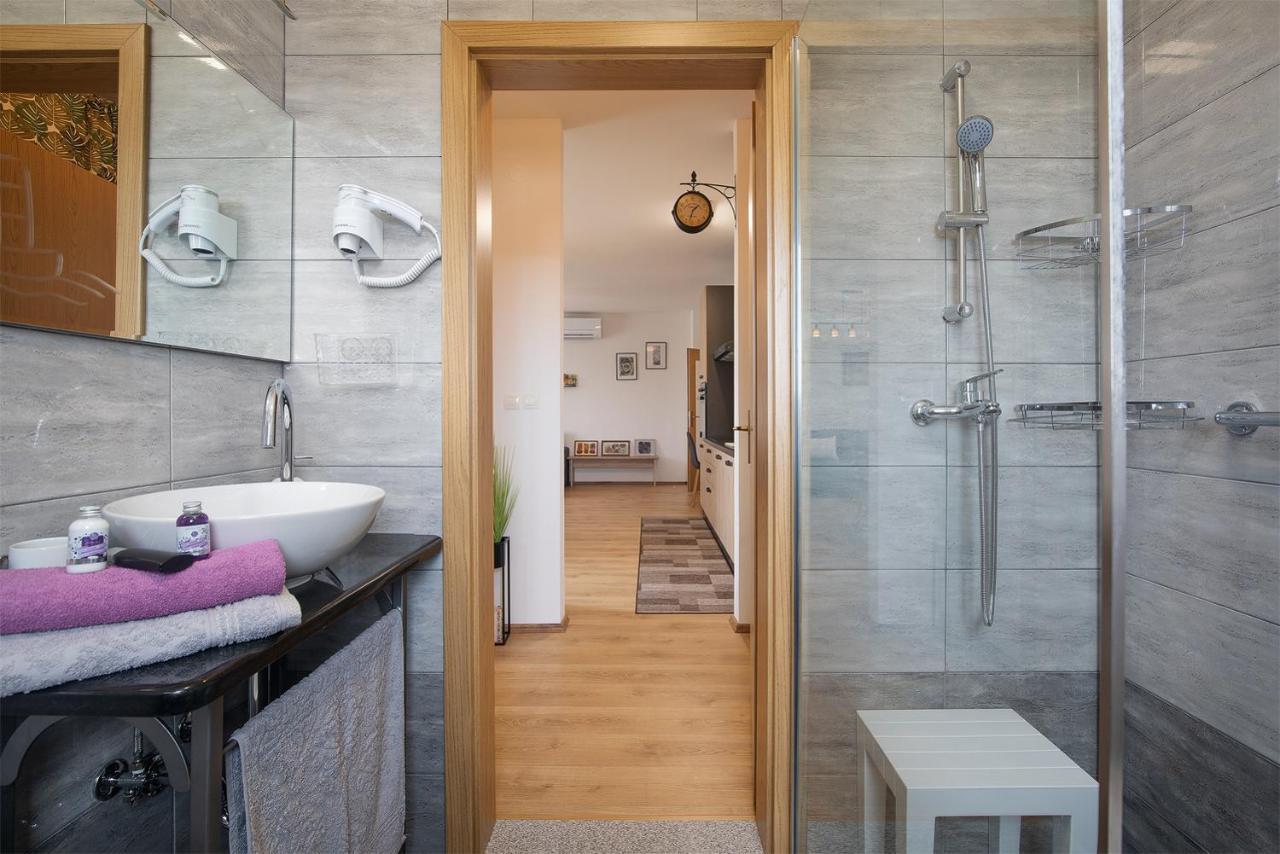 Apartment Little Gallery **** Rovinj Bagian luar foto
